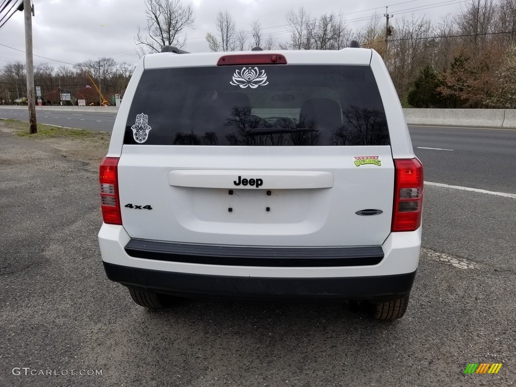 2015 Patriot Sport 4x4 - Bright White / Dark Slate Gray/Light Pebble Beige photo #5