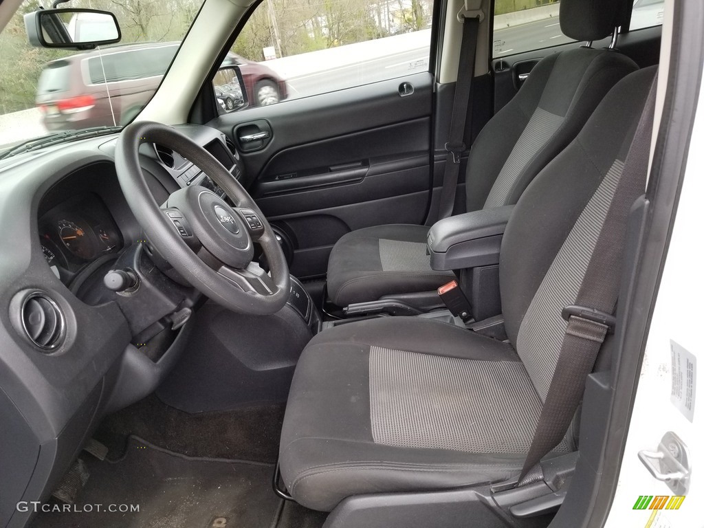 2015 Patriot Sport 4x4 - Bright White / Dark Slate Gray/Light Pebble Beige photo #10