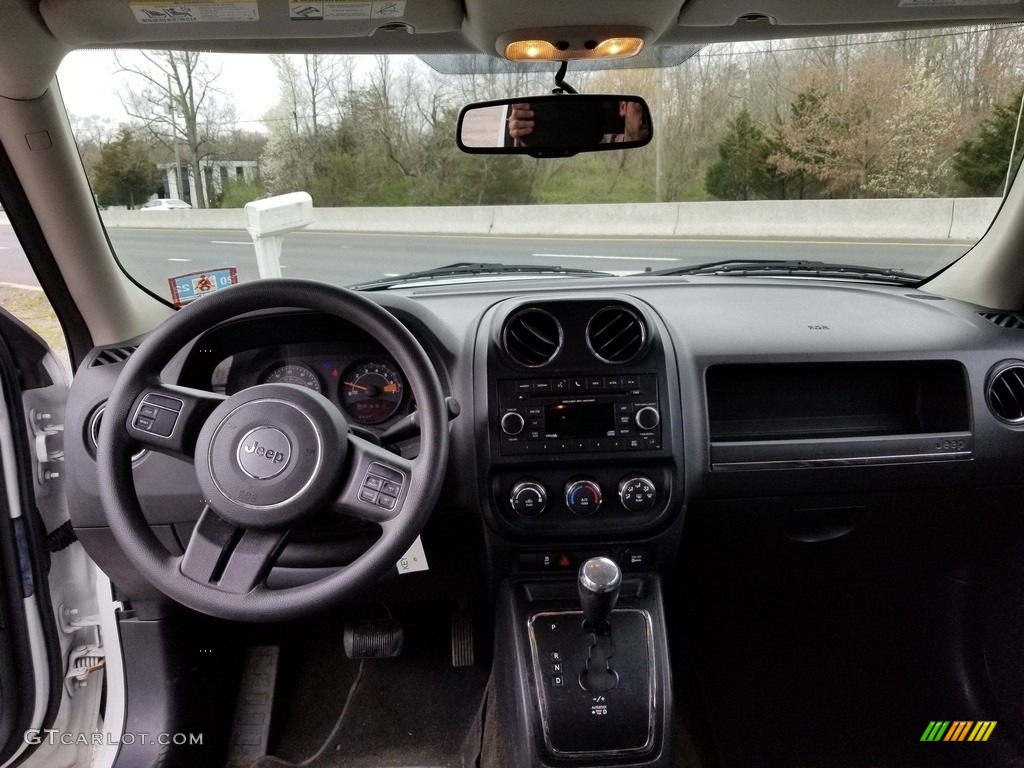 2015 Patriot Sport 4x4 - Bright White / Dark Slate Gray/Light Pebble Beige photo #12
