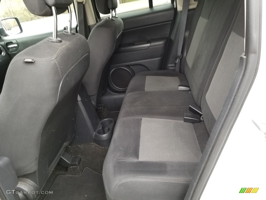 2015 Patriot Sport 4x4 - Bright White / Dark Slate Gray/Light Pebble Beige photo #15