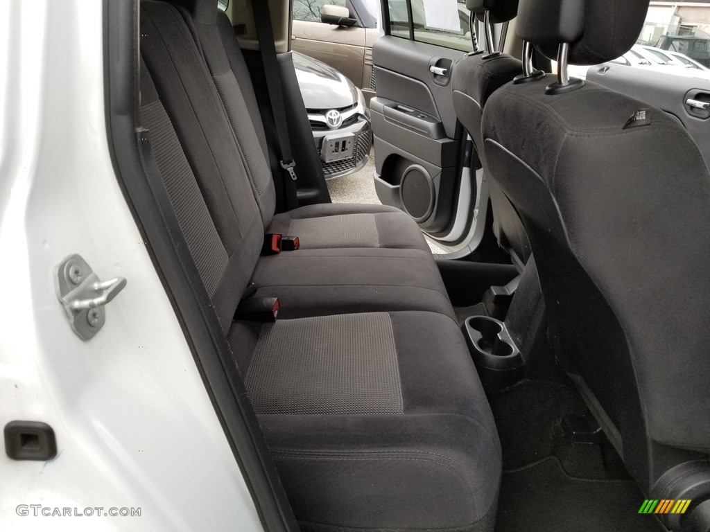 2015 Patriot Sport 4x4 - Bright White / Dark Slate Gray/Light Pebble Beige photo #16
