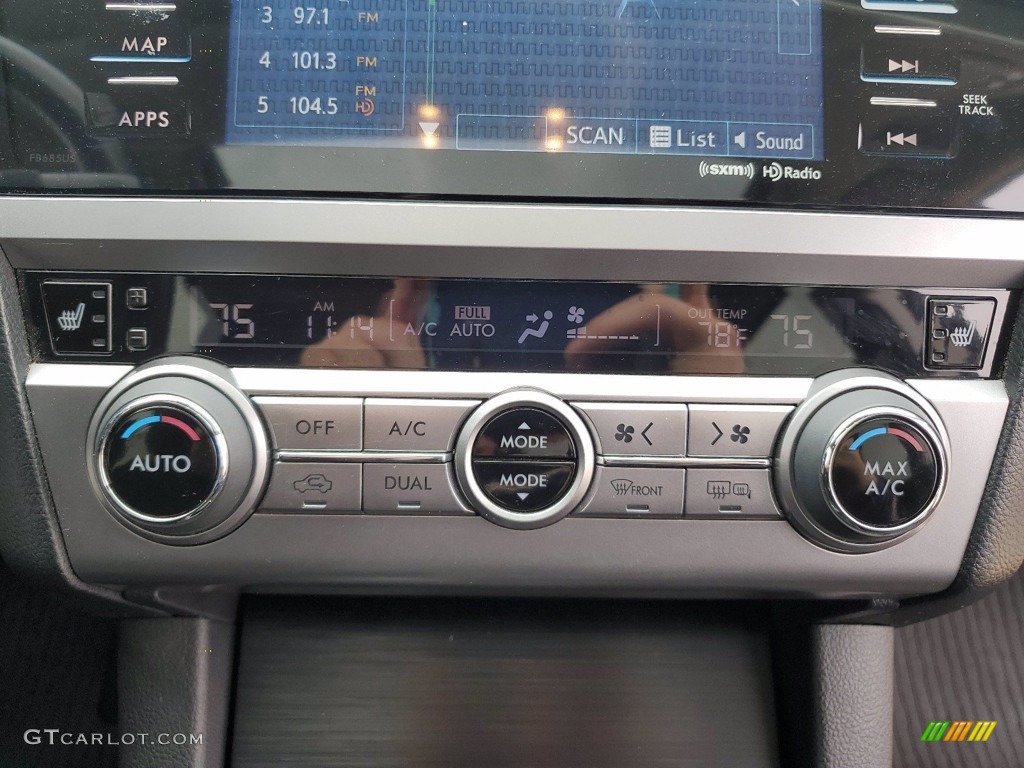 2016 Subaru Outback 2.5i Premium Controls Photo #141646522