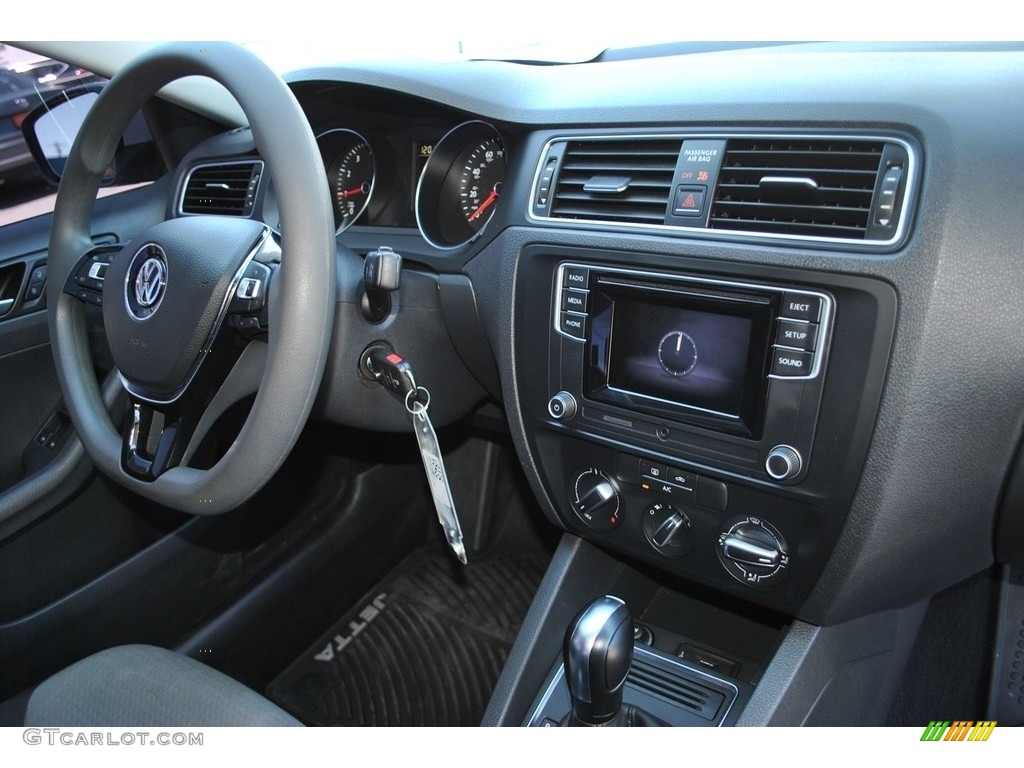 2018 Jetta S - Pure White / Black/Palladium Gray photo #19