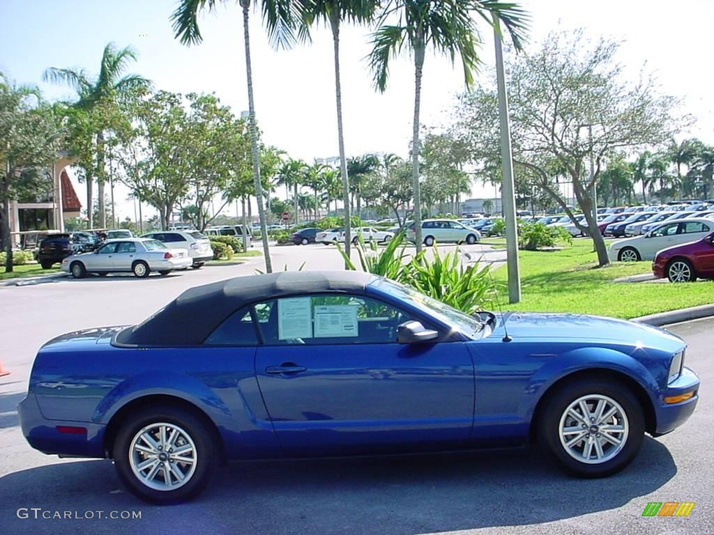 2006 Mustang V6 Premium Convertible - Vista Blue Metallic / Dark Charcoal photo #2