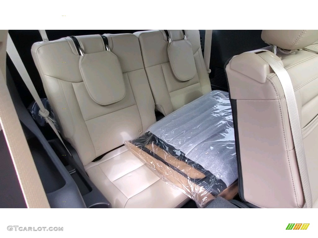 2021 Explorer XLT 4WD - Rapid Red Metallic / Sandstone photo #24