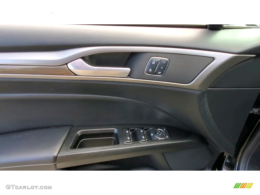 2018 Ford Fusion SE AWD Ebony Door Panel Photo #141652769