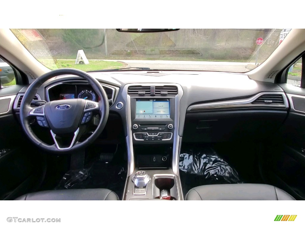 2018 Ford Fusion SE AWD Ebony Dashboard Photo #141652891