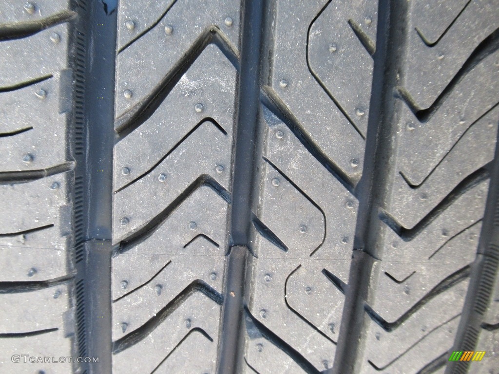 2018 C-HR XLE - Silver Knockout Metallic / Black photo #9