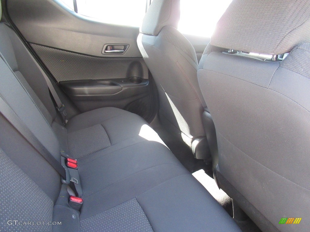 2018 C-HR XLE - Silver Knockout Metallic / Black photo #13