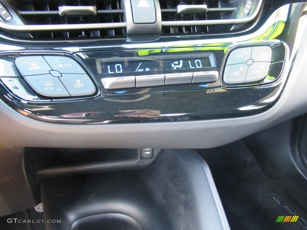 2018 C-HR XLE - Silver Knockout Metallic / Black photo #17