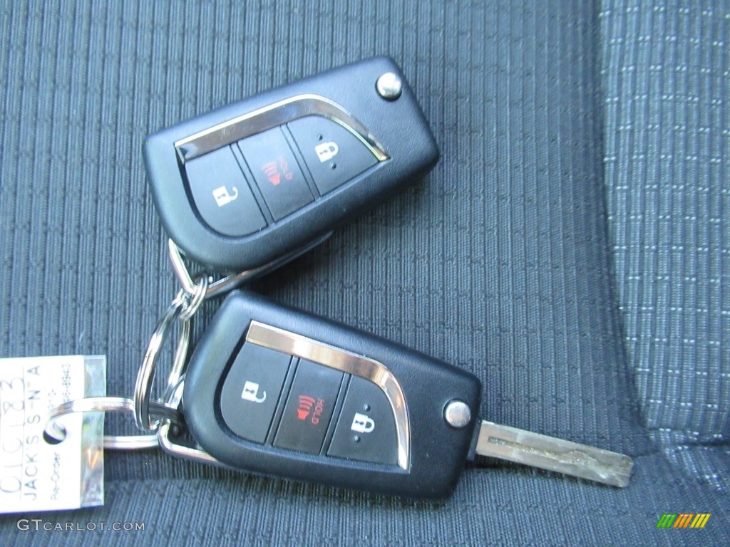 2018 C-HR XLE - Silver Knockout Metallic / Black photo #20