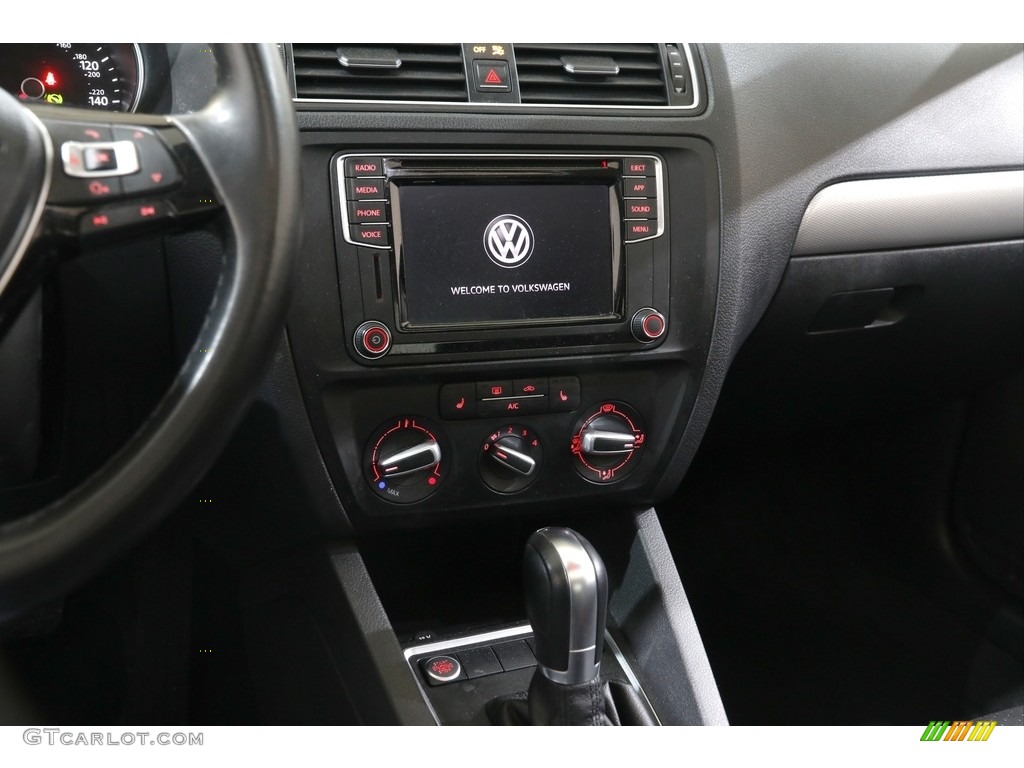 2018 Jetta SE - Pure White / Titan Black photo #9