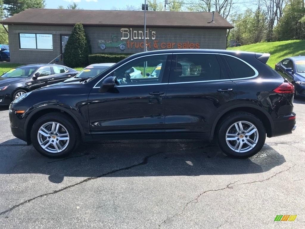 Moonlight Blue Metallic Porsche Cayenne