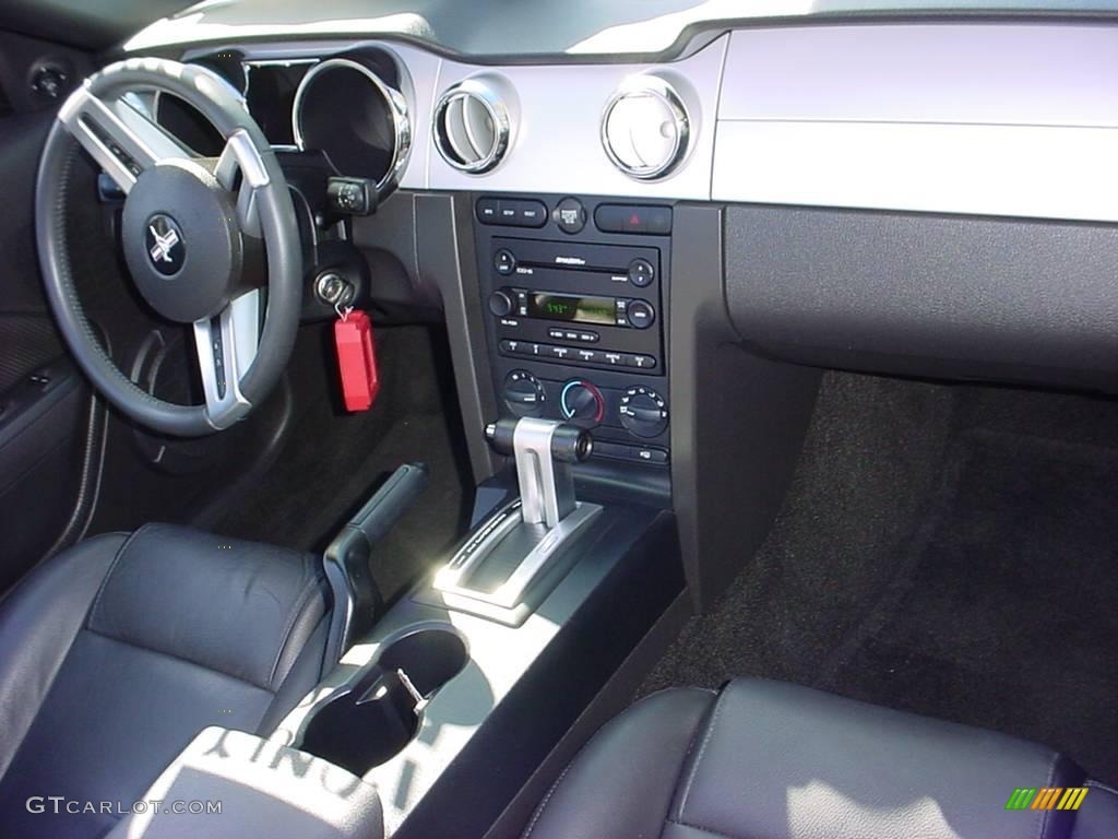 2006 Mustang V6 Premium Convertible - Vista Blue Metallic / Dark Charcoal photo #13