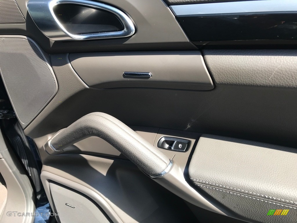 2018 Cayenne  - Moonlight Blue Metallic / Black photo #49
