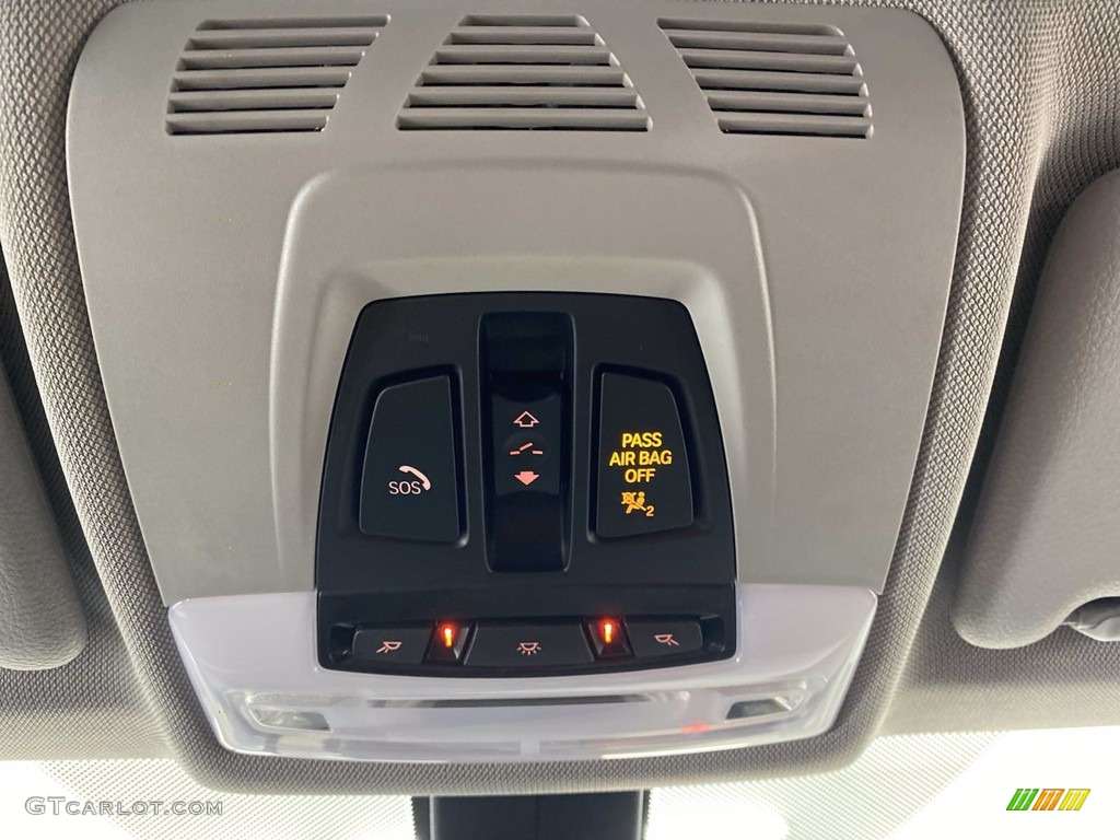 2018 3 Series 320i xDrive Sedan - Glacier Silver Metallic / Black photo #29