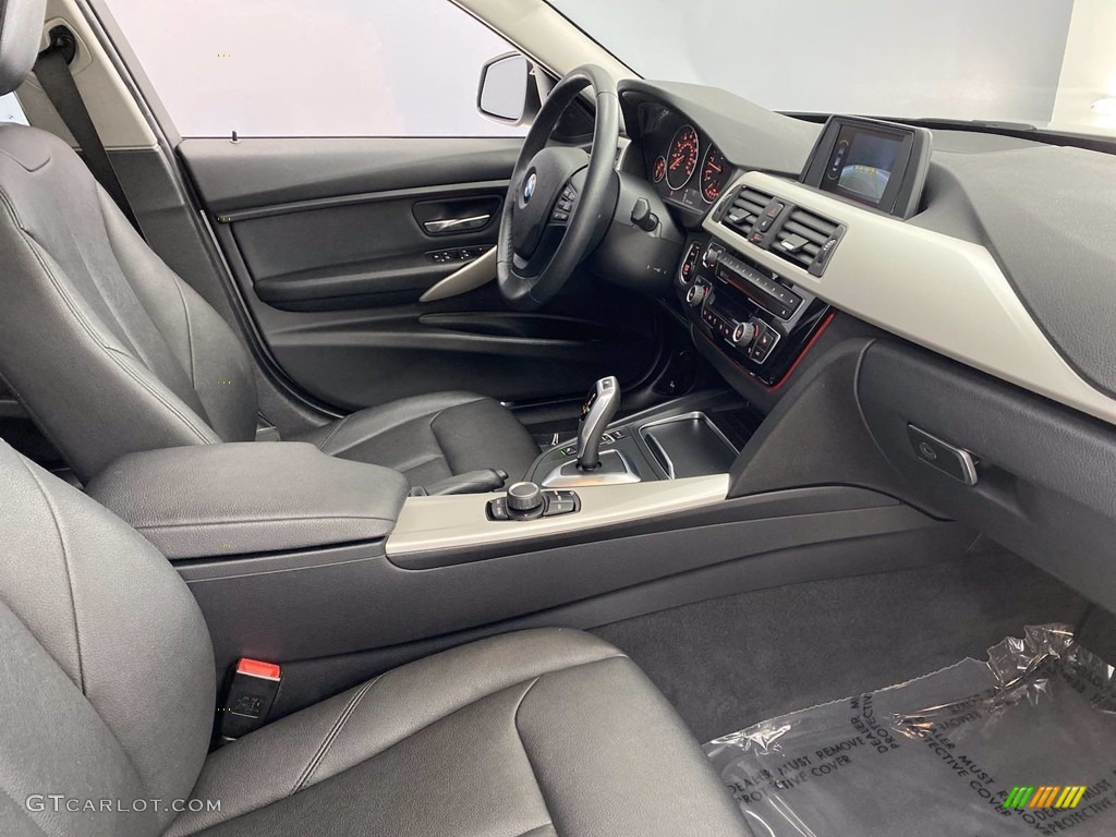 2018 3 Series 320i xDrive Sedan - Glacier Silver Metallic / Black photo #32