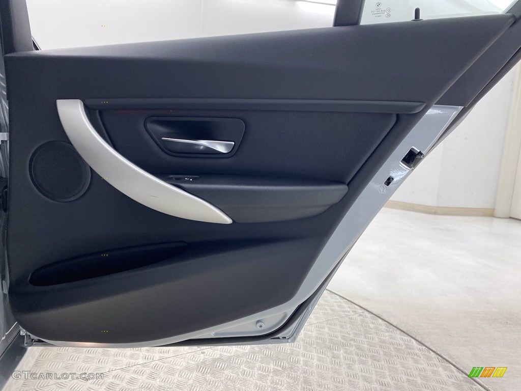 2018 3 Series 320i xDrive Sedan - Glacier Silver Metallic / Black photo #34