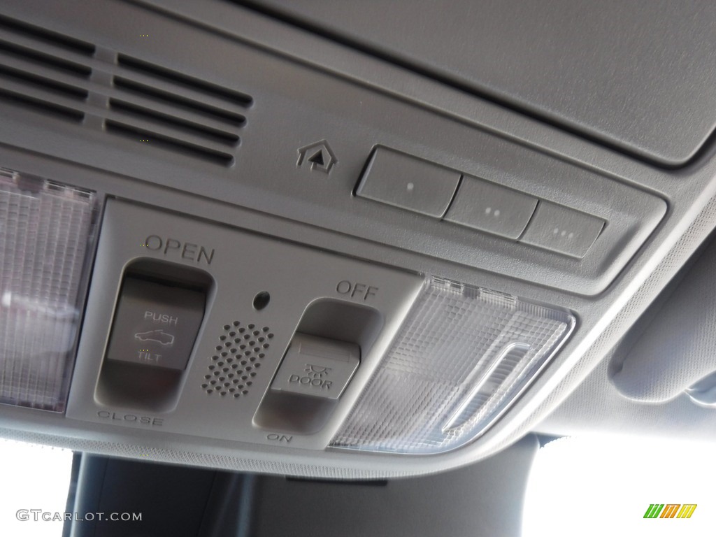 2018 Honda Pilot Touring AWD Controls Photo #141671556