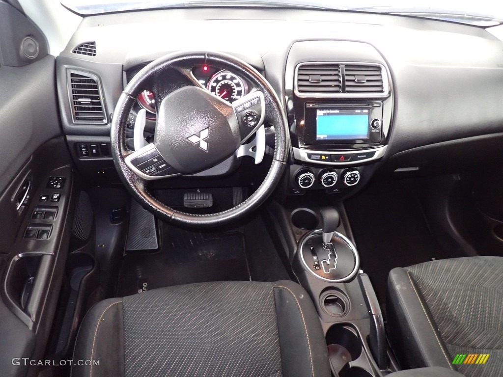 2015 Mitsubishi Outlander Sport SE Dashboard Photos
