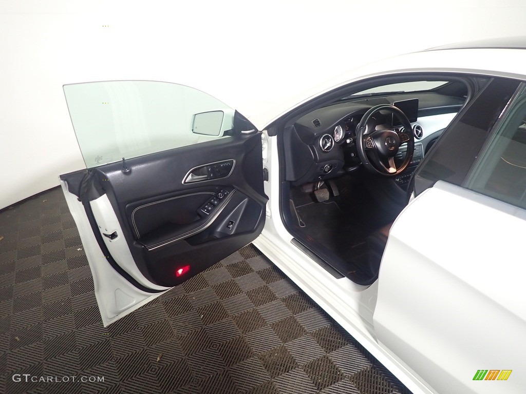 2016 CLA 250 4Matic - Cirrus White / Black photo #22