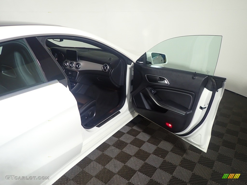 2016 CLA 250 4Matic - Cirrus White / Black photo #42