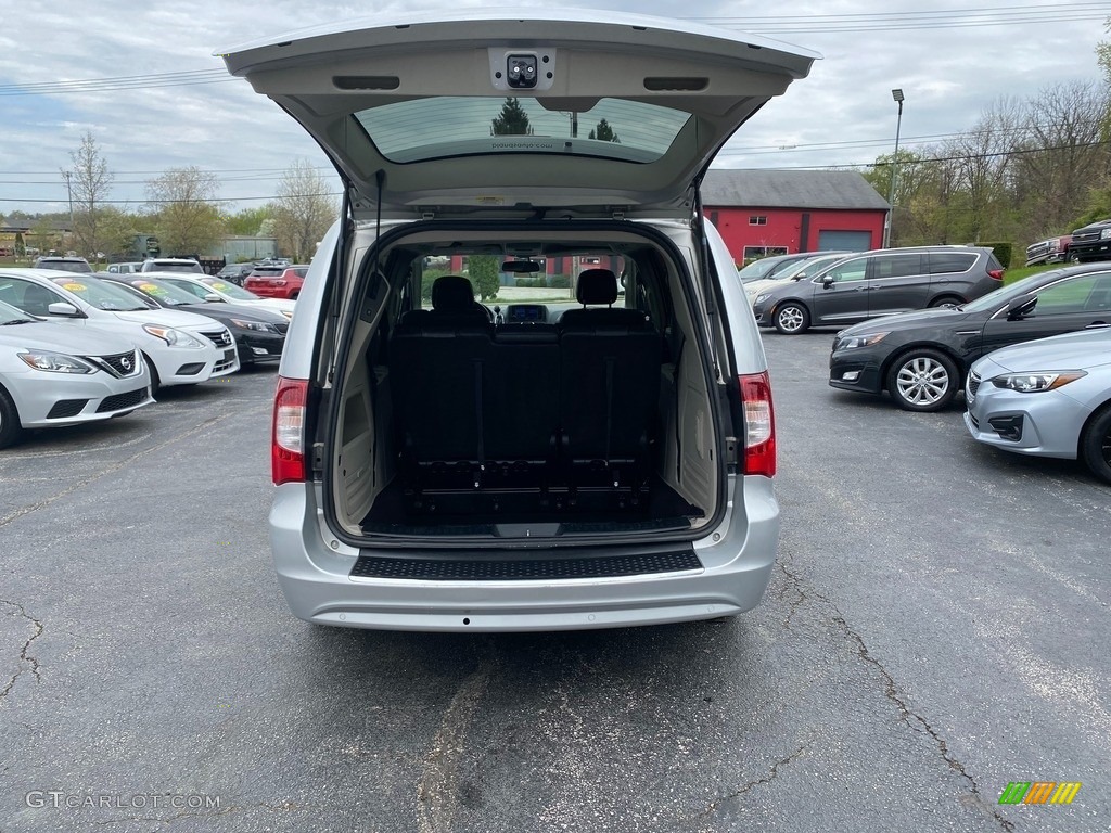 2012 Town & Country Touring - L - Bright Silver Metallic / Black/Light Graystone photo #9