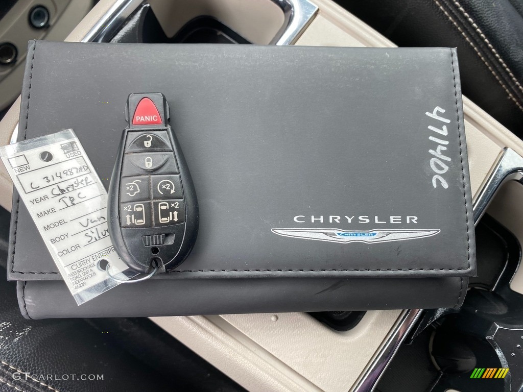 2012 Town & Country Touring - L - Bright Silver Metallic / Black/Light Graystone photo #36