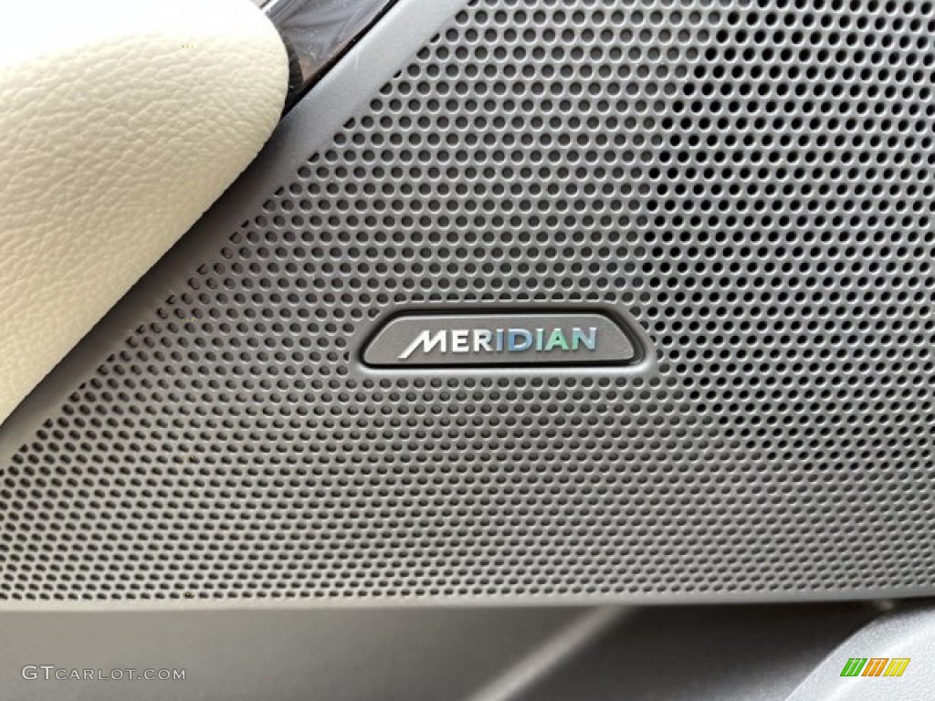 2021 Range Rover Velar R-Dynamic S - Fuji White / Acorn photo #25