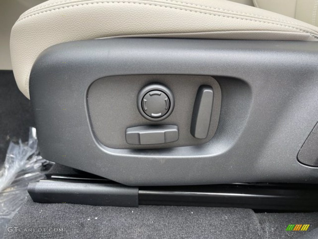 2021 Range Rover Velar R-Dynamic S - Fuji White / Acorn photo #26