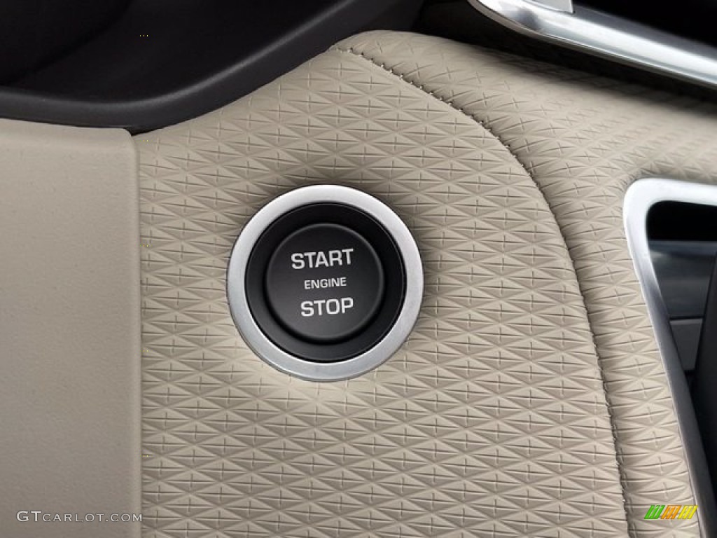 2021 Range Rover Velar R-Dynamic S - Fuji White / Acorn photo #32