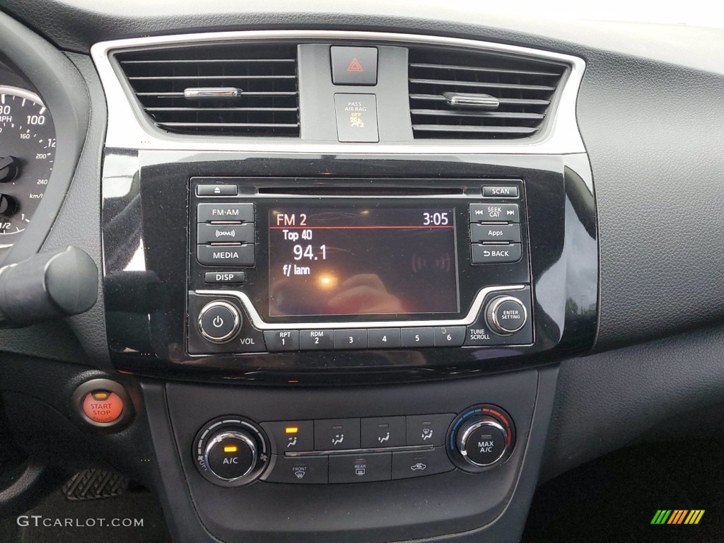 2016 Nissan Sentra SV Controls Photo #141684325
