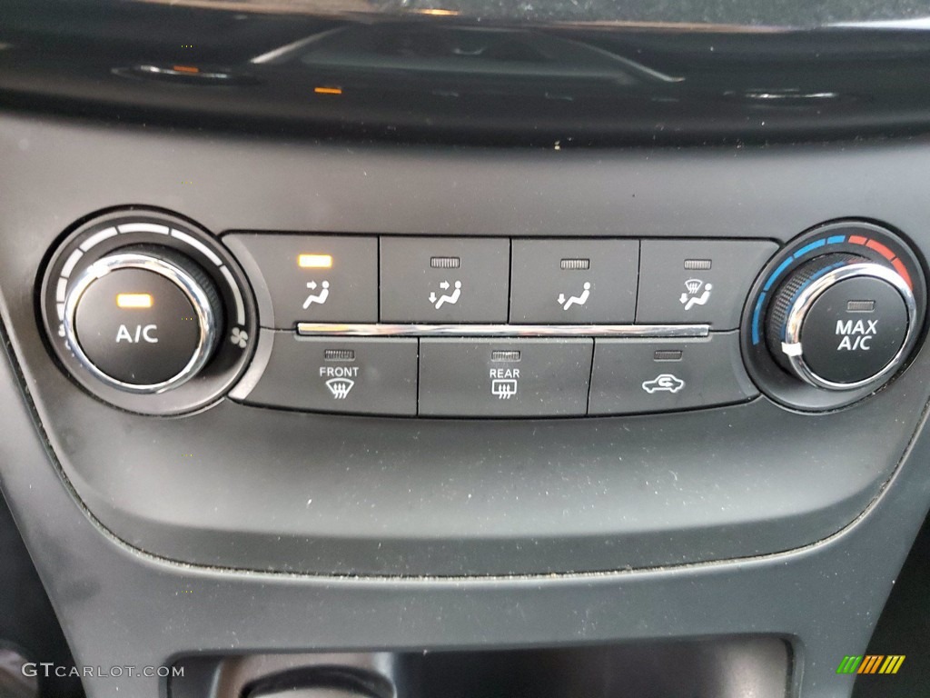 2016 Nissan Sentra SV Controls Photo #141684411