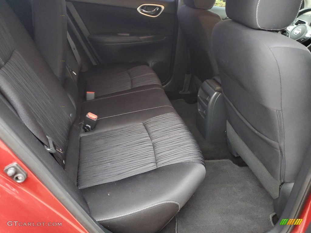 Charcoal Interior 2016 Nissan Sentra SV Photo #141684519