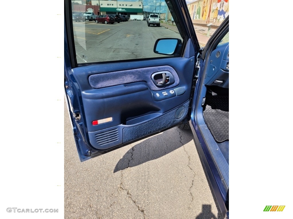 1995 Chevrolet C/K C1500 Extended Cab Blue Door Panel Photo #141685815