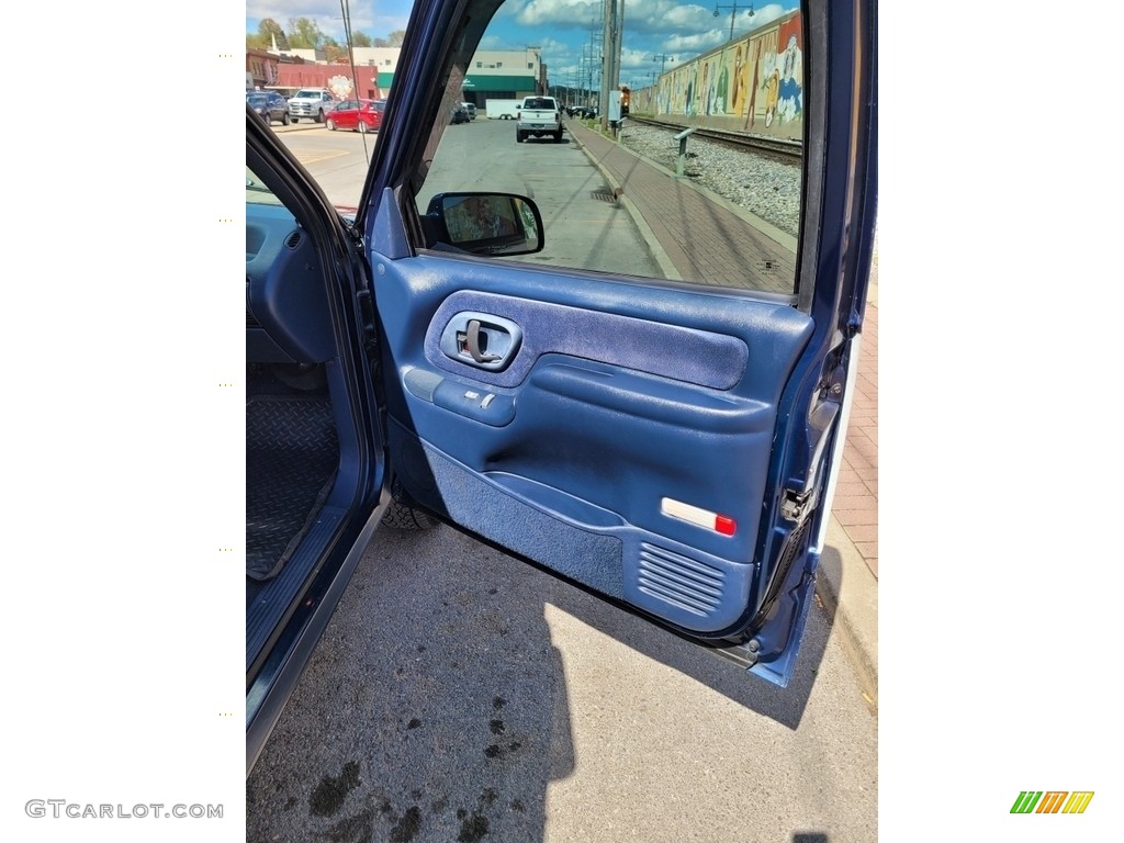 1995 Chevrolet C/K C1500 Extended Cab Blue Door Panel Photo #141685833