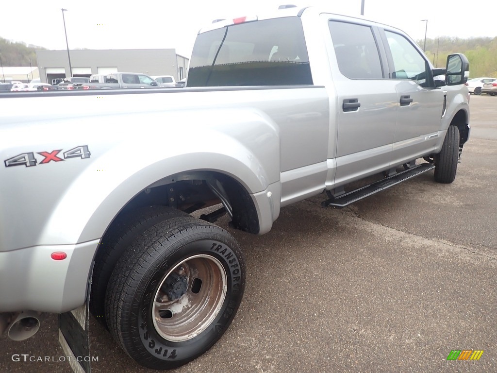 2020 F350 Super Duty XLT Crew Cab 4x4 - Iconic Silver / Medium Earth Gray photo #18