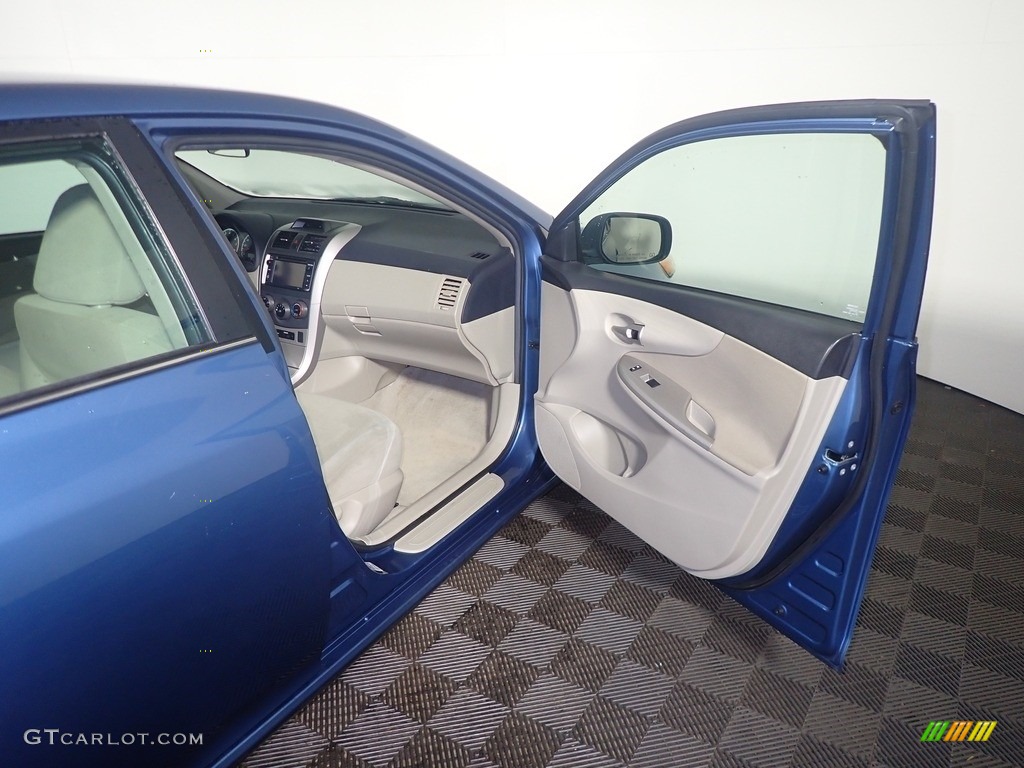 2013 Corolla LE - Nautical Blue Metallic / Bisque photo #37