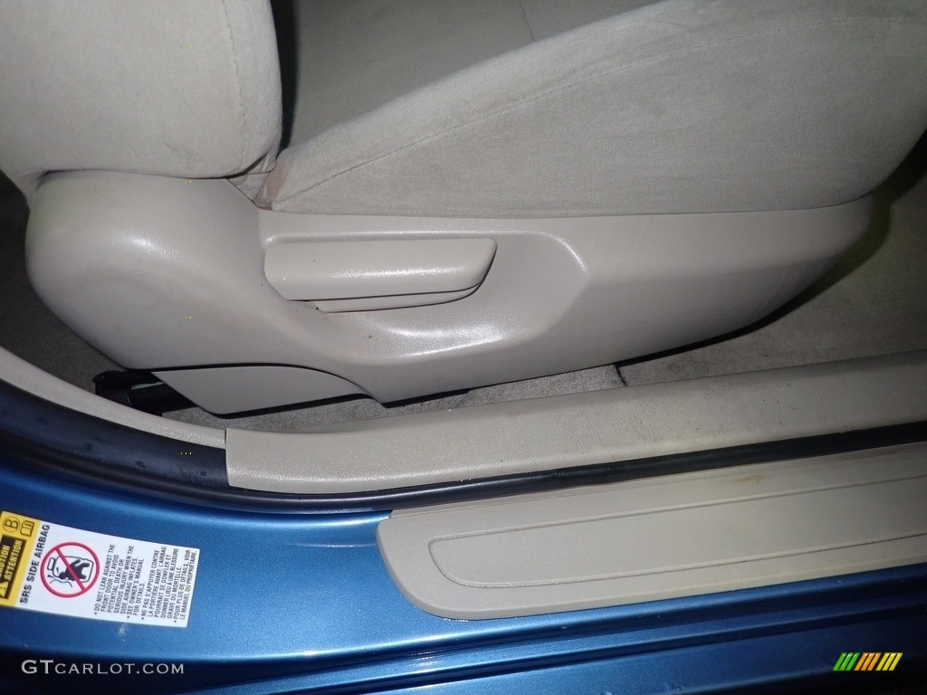 2013 Corolla LE - Nautical Blue Metallic / Bisque photo #39