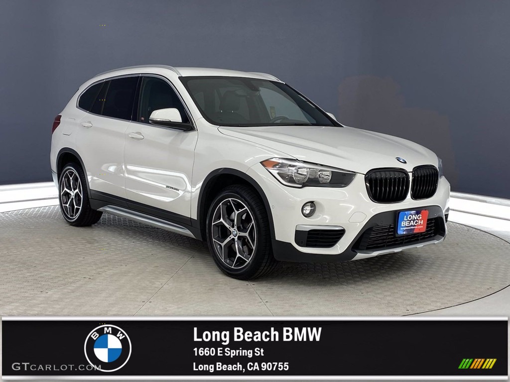 Alpine White BMW X1