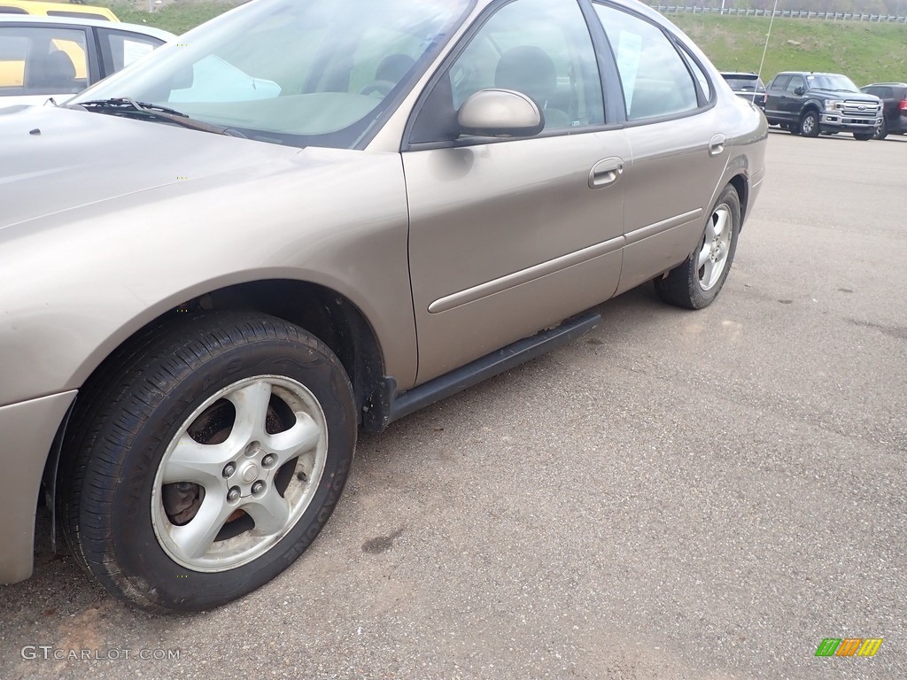 2003 Taurus SES - Arizona Beige Metallic / Medium Parchment photo #9