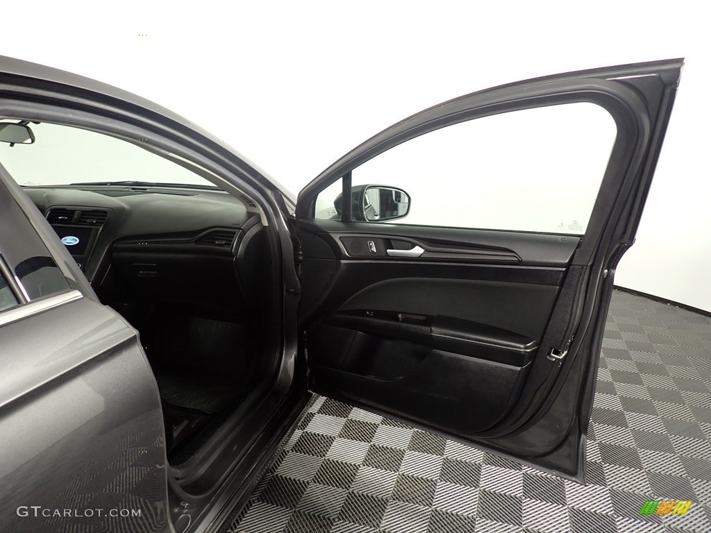 2018 Ford Fusion SE AWD Door Panel Photos