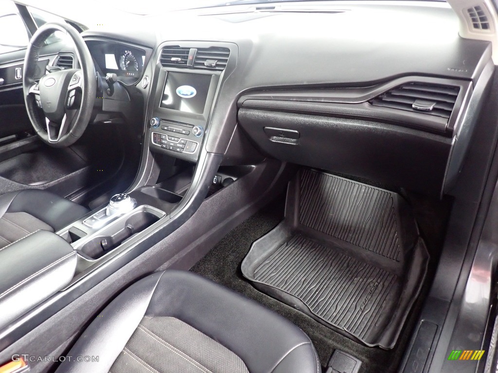 2018 Ford Fusion SE AWD Front Seat Photo #141696488