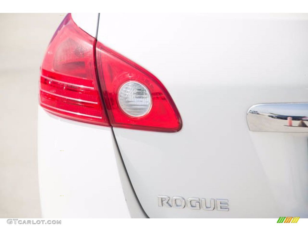 2013 Rogue S - Pearl White / Gray photo #12