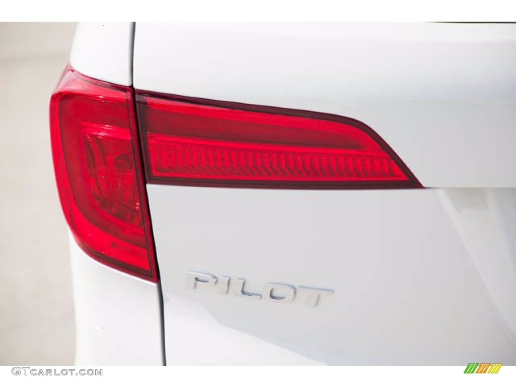 2018 Honda Pilot EX-L Marks and Logos Photo #141708221