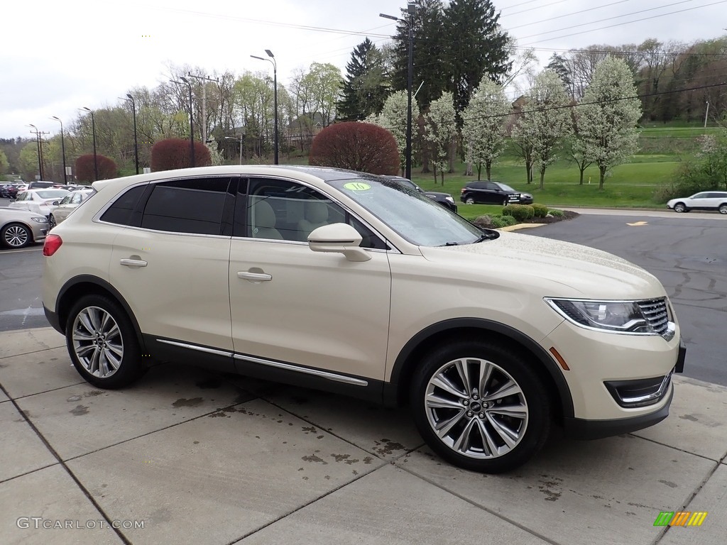 Platinum Dune 2016 Lincoln MKX Reserve AWD Exterior Photo #141713414