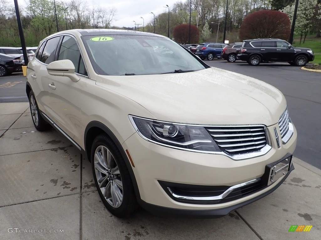 Platinum Dune 2016 Lincoln MKX Reserve AWD Exterior Photo #141713435