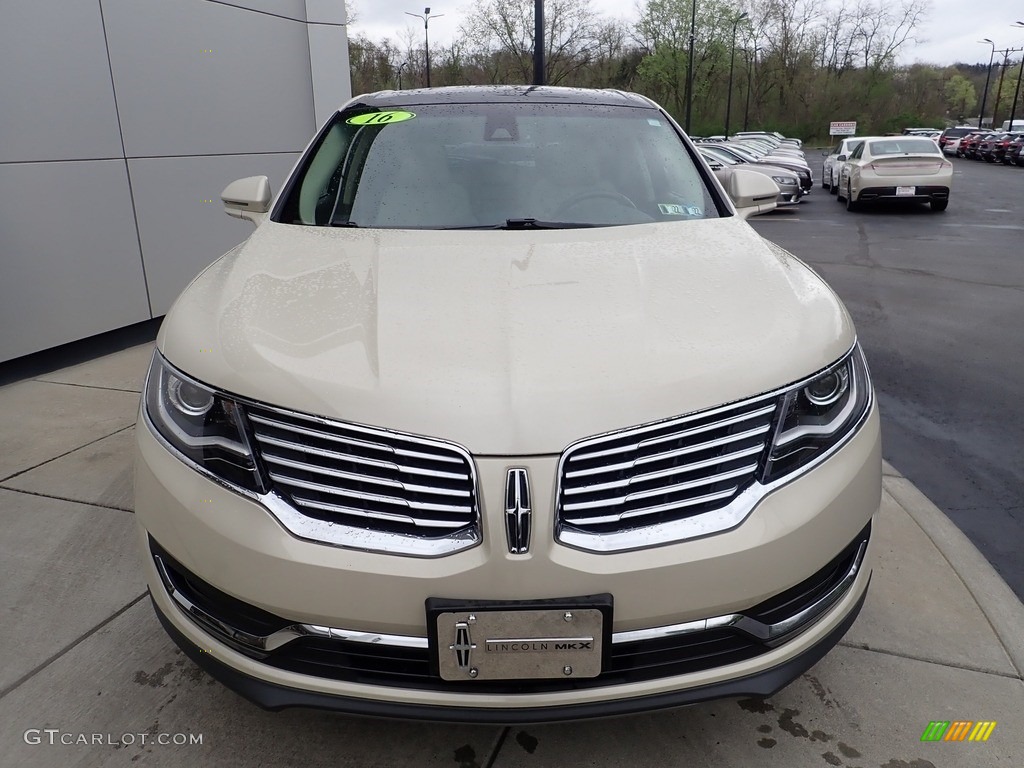 Platinum Dune 2016 Lincoln MKX Reserve AWD Exterior Photo #141713453