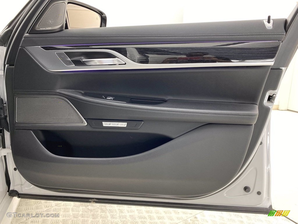 2018 7 Series 740i Sedan - Mineral White Metallic / Black photo #32