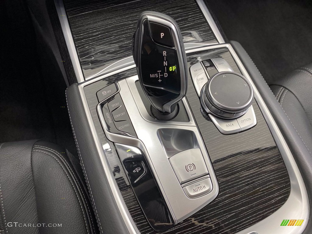 2018 7 Series 740i Sedan - Black Sapphire Metallic / Black photo #27